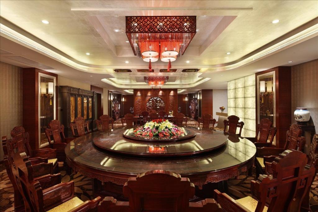 Sovereign Hotel Zhanjiang Exterior photo