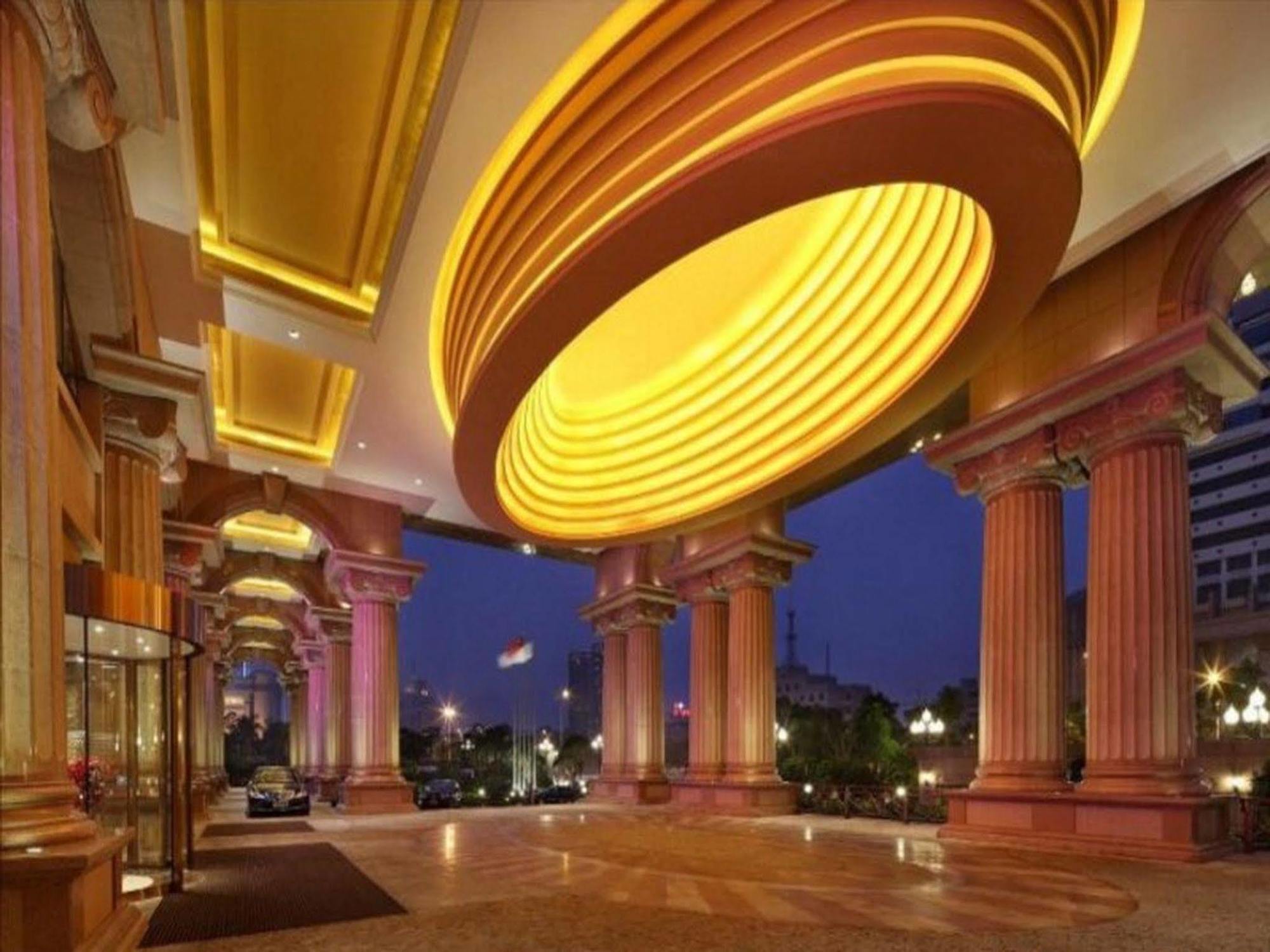 Sovereign Hotel Zhanjiang Exterior photo